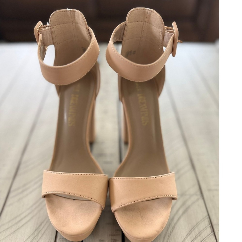C- 010- Dream Pairs Nude Beige Block Heel Ankle Strap Platform Sandals Size 7.5
